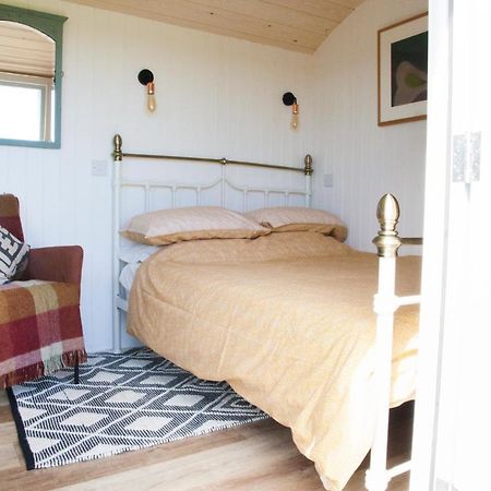 Ewe With A View Sea View Shepherds Huts Breage Exterior photo